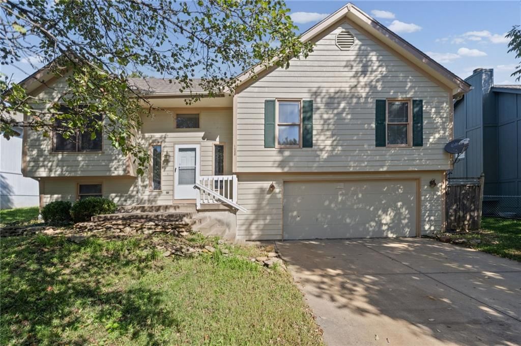 1558 W Mulberry Street, Olathe, KS: listing photo 2