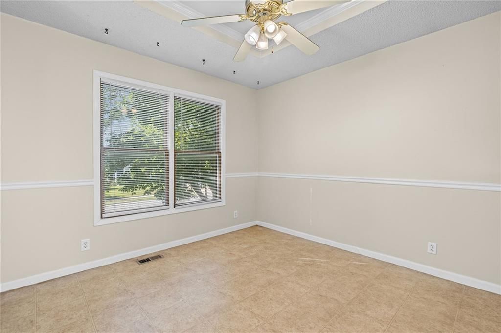 Photo 9 of 42 - 1558 W Mulberry Street, Olathe, KS 66061