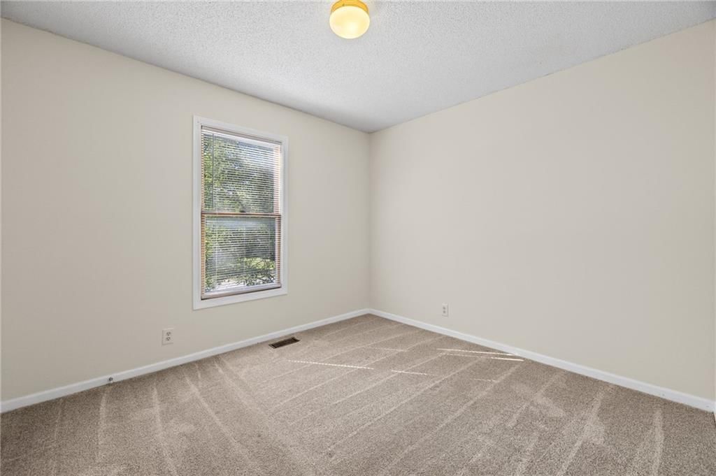 Photo 16 of 42 - 1558 W Mulberry Street, Olathe, KS 66061
