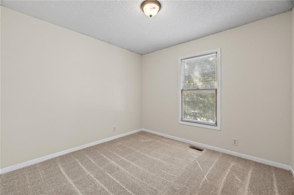Photo 19 of 42 - 1558 W Mulberry Street, Olathe, KS 66061