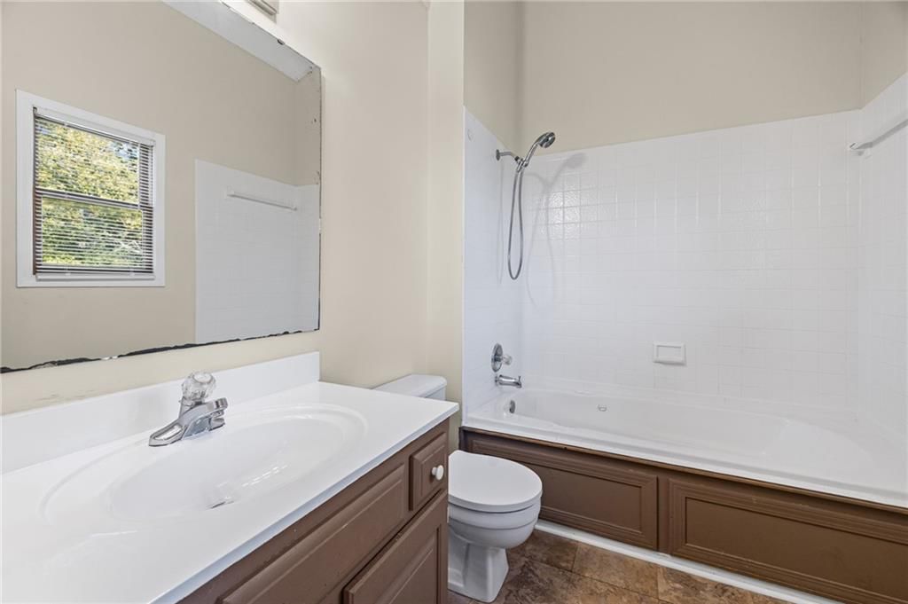 Photo 24 of 42 - 1558 W Mulberry Street, Olathe, KS 66061