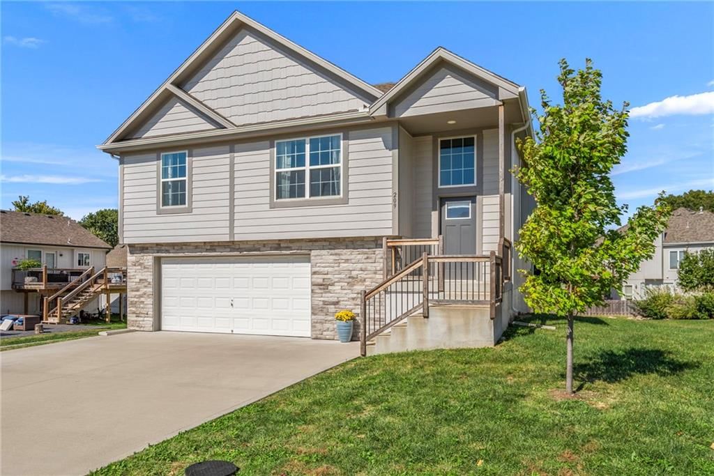 209 Tanner Place, Belton, MO: listing photo 3