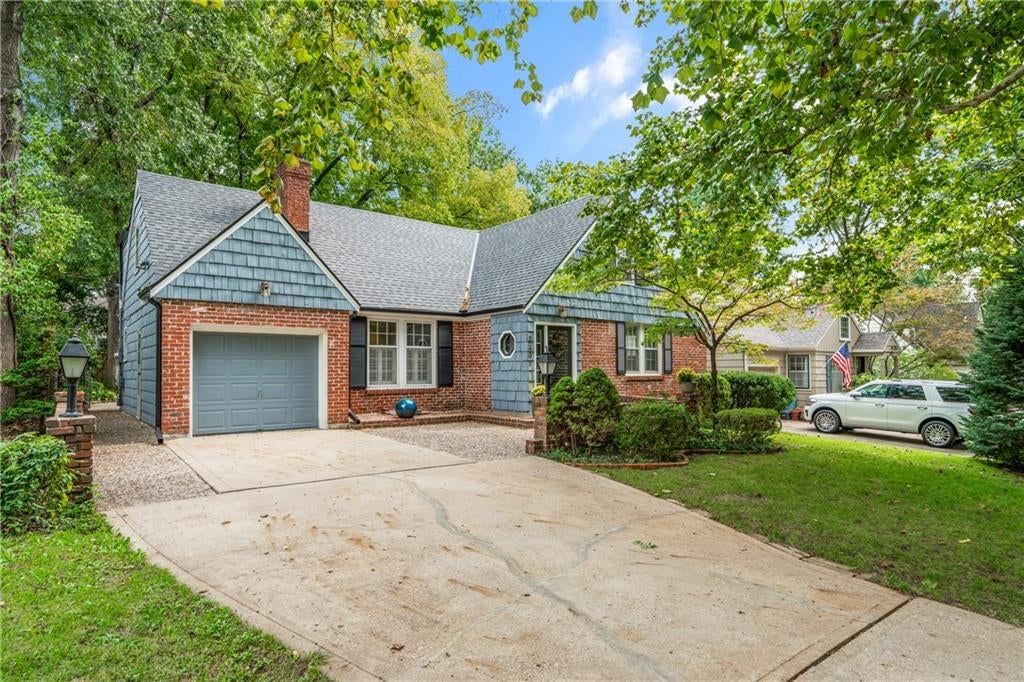 5307 Aberdeen Road, Fairway, KS: listing photo 2