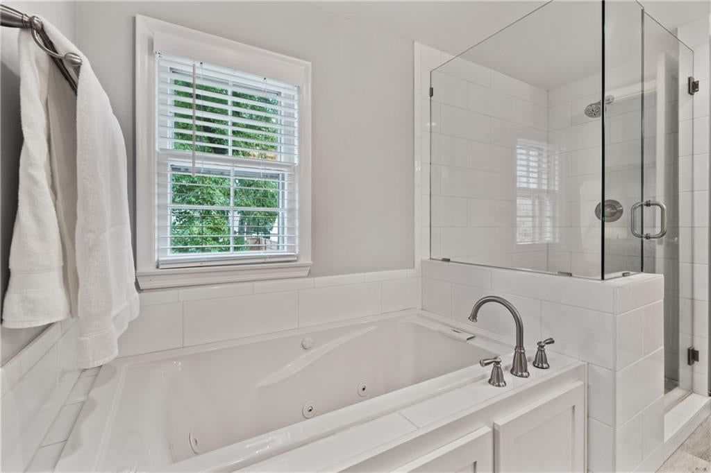 Photo 15 of 36 - 5307 Aberdeen Road, Fairway, KS 66205
