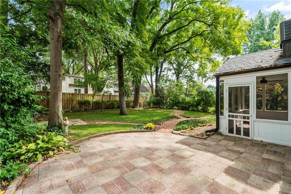 Photo 32 of 36 - 5307 Aberdeen Road, Fairway, KS 66205