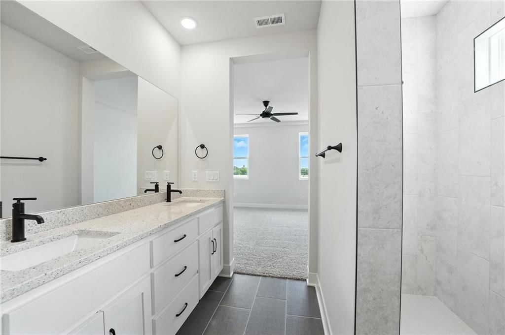 Photo 7 of 18 - 20579 Barker Street, Spring Hill, KS 66083