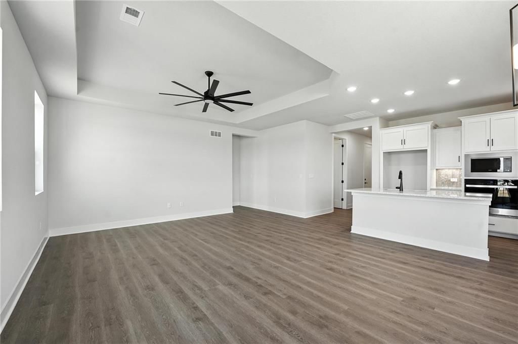 Photo 14 of 18 - 20579 Barker Street, Spring Hill, KS 66083