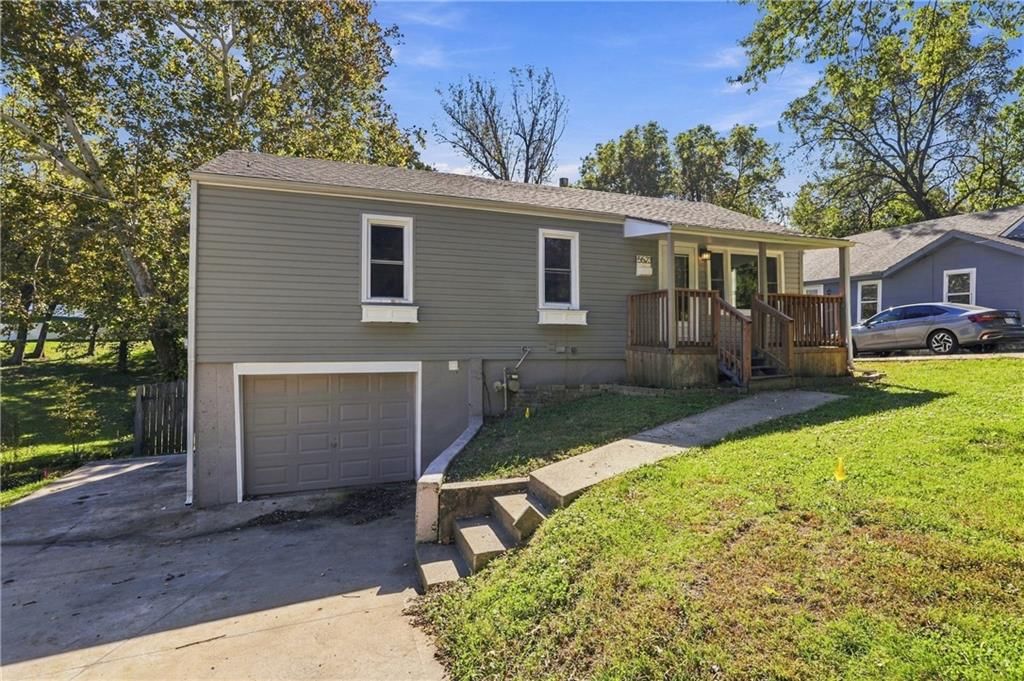 5523 N Poe Street, Kansas City, MO: listing photo 2