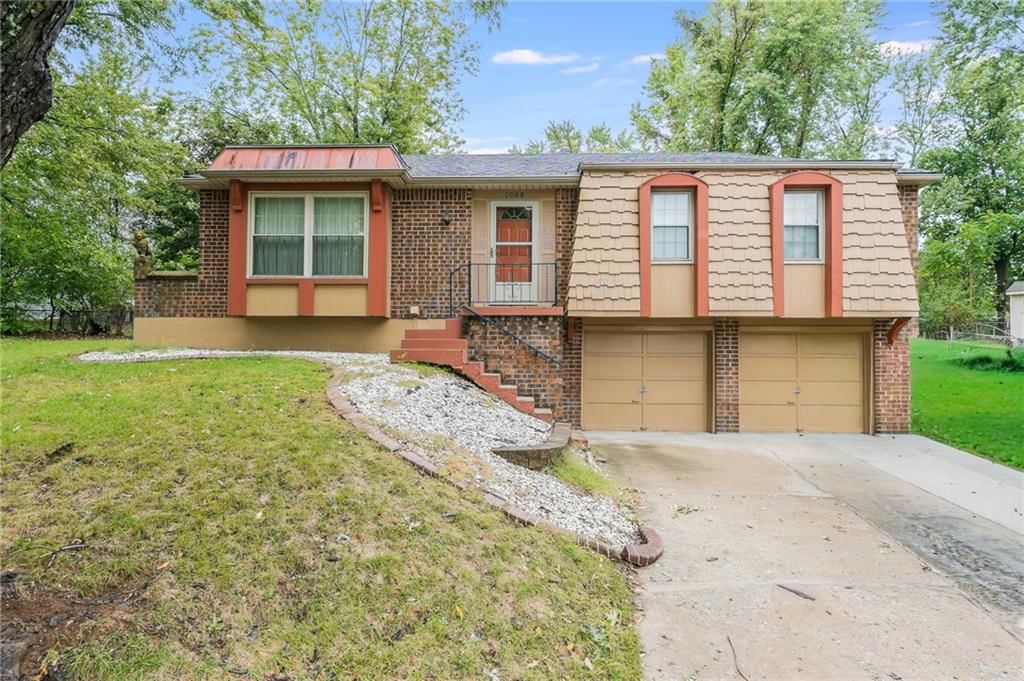 1008 NW Arlington Court, Blue Springs, MO