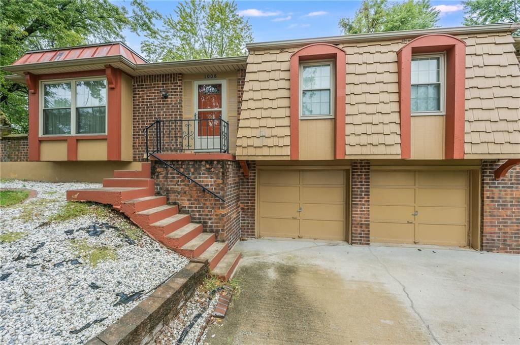 1008 NW Arlington Court, Blue Springs, MO: listing photo 3