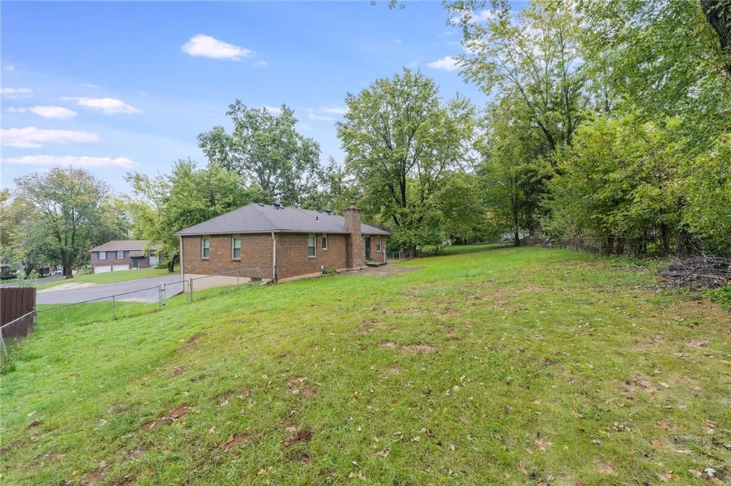 Corner lot at 1008 NW Arlington Court, Blue Springs, MO 64015