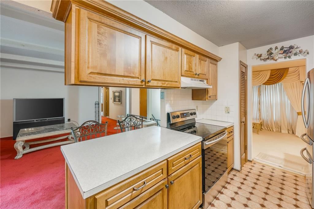 Photo 16 of 32 - 1008 NW Arlington Court, Blue Springs, MO 64015