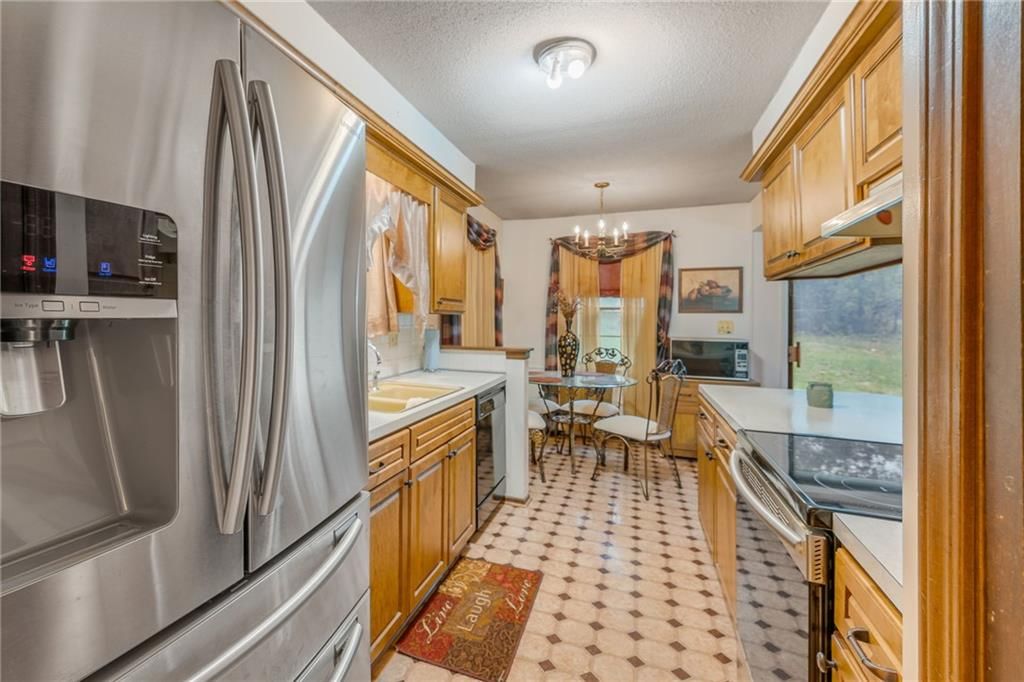 Photo 17 of 32 - 1008 NW Arlington Court, Blue Springs, MO 64015