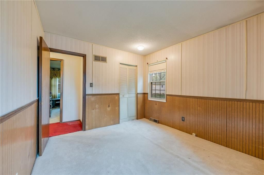 Photo 19 of 32 - 1008 NW Arlington Court, Blue Springs, MO 64015