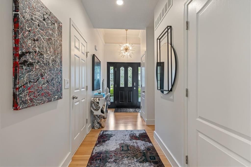 Photo 6 of 48 - 13725 Pembroke Circle, Leawood, KS 66224