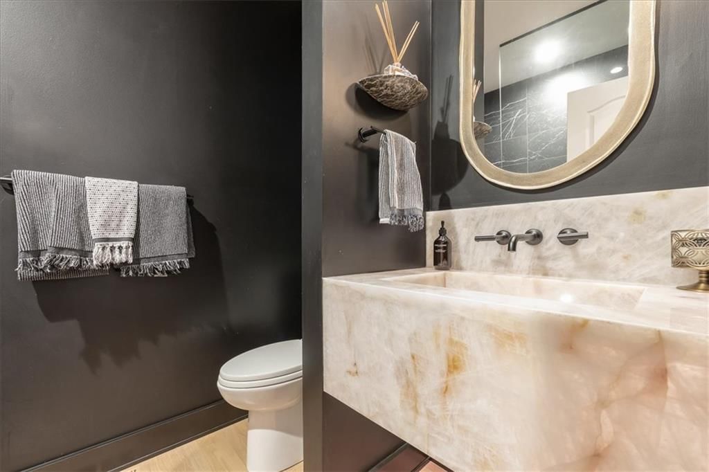 Photo 9 of 48 - 13725 Pembroke Circle, Leawood, KS 66224