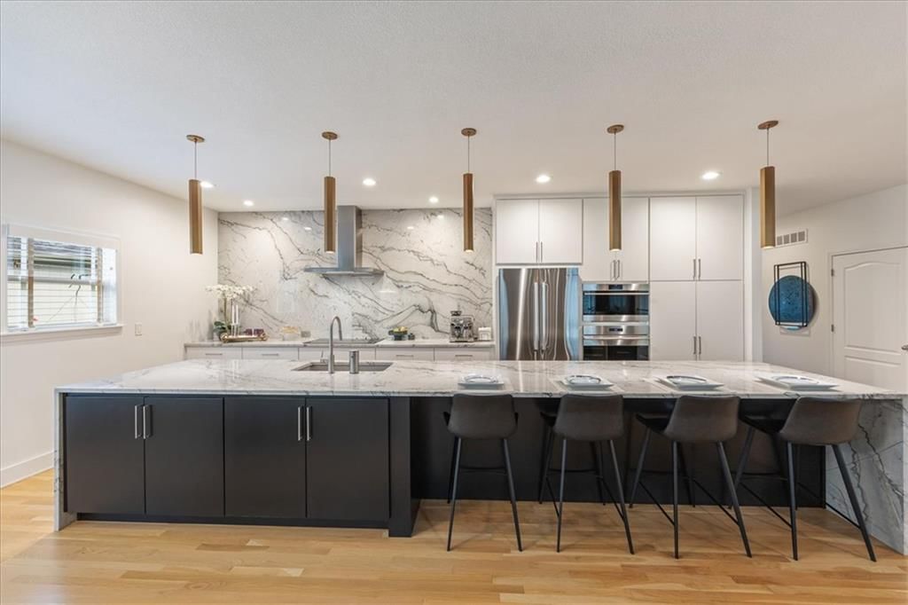 Photo 14 of 48 - 13725 Pembroke Circle, Leawood, KS 66224