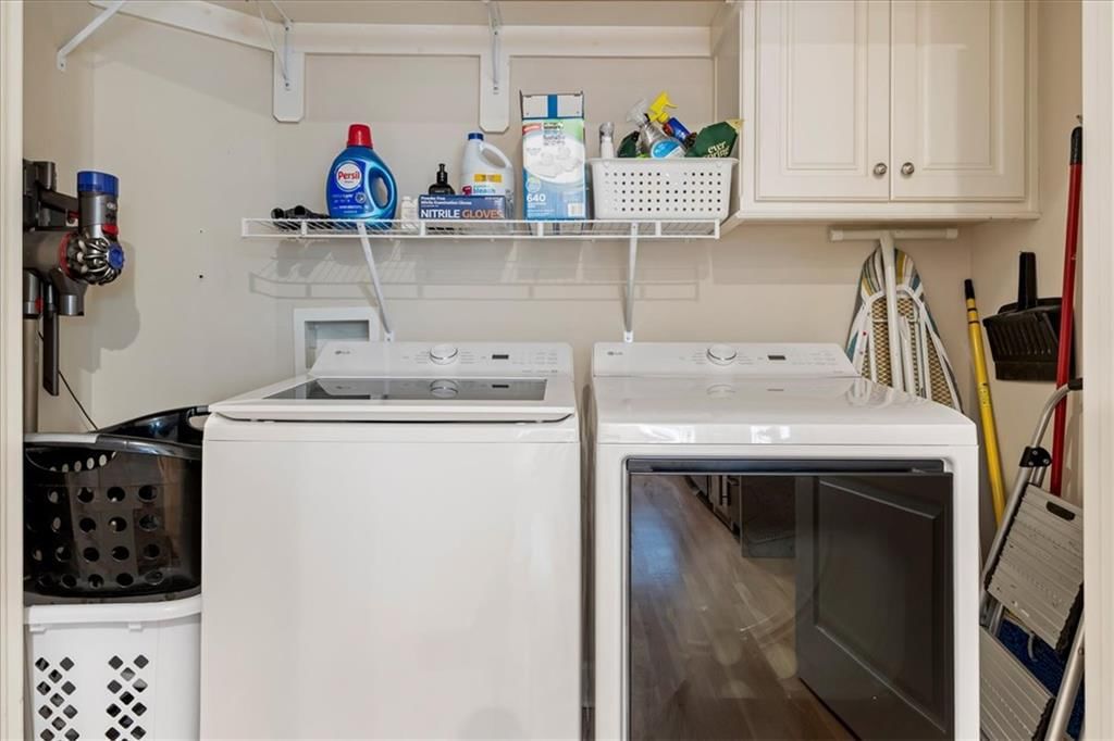 Photo 19 of 48 - 13725 Pembroke Circle, Leawood, KS 66224