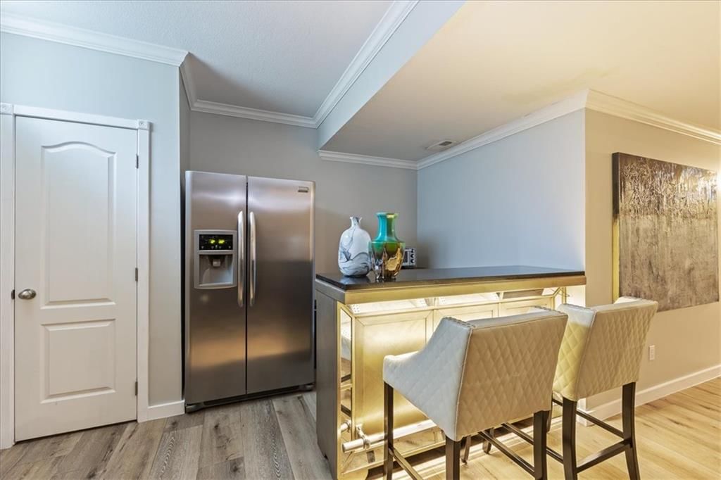 Wet bar at 13725 Pembroke Circle, Leawood, KS 66224