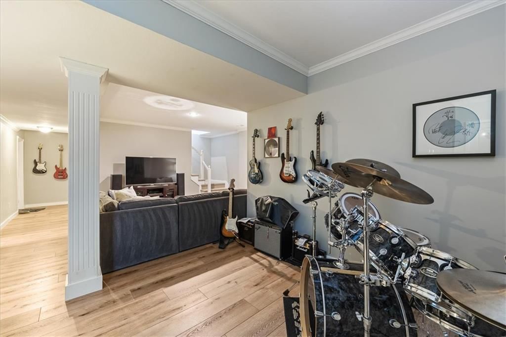Photo 29 of 48 - 13725 Pembroke Circle, Leawood, KS 66224