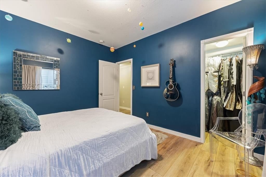 Photo 31 of 48 - 13725 Pembroke Circle, Leawood, KS 66224