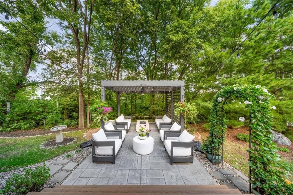 Photo 38 of 48 - 13725 Pembroke Circle, Leawood, KS 66224