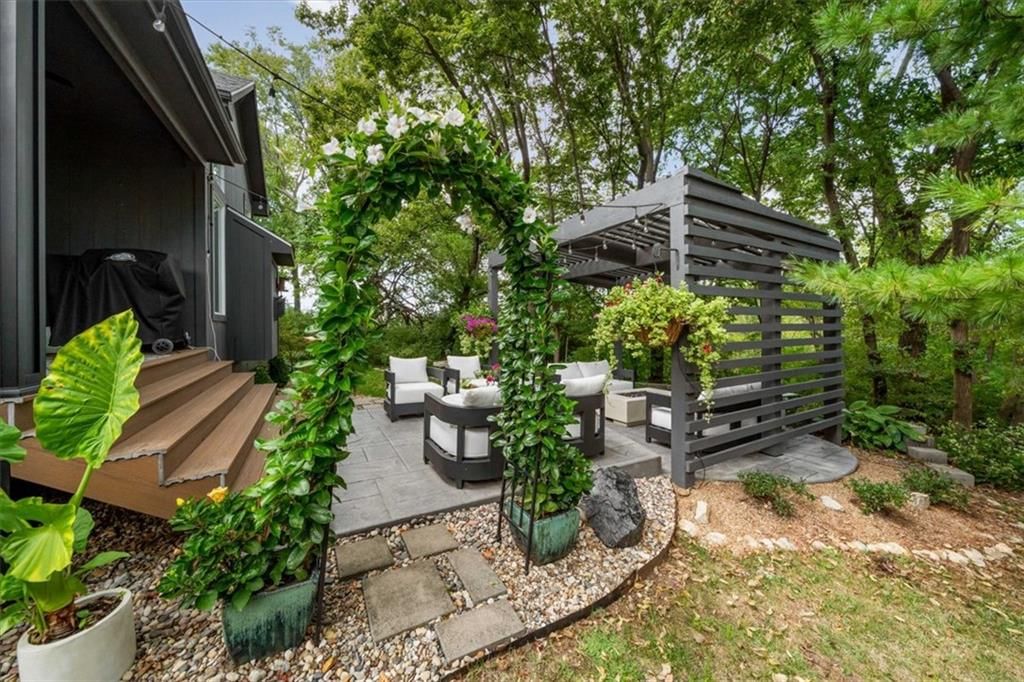 Photo 41 of 48 - 13725 Pembroke Circle, Leawood, KS 66224