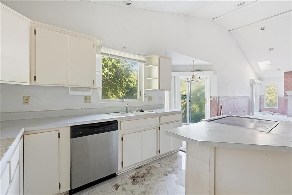 Stainless steel appliances at 23900 E State Route EE Highway, Harrisonville, MO 64701