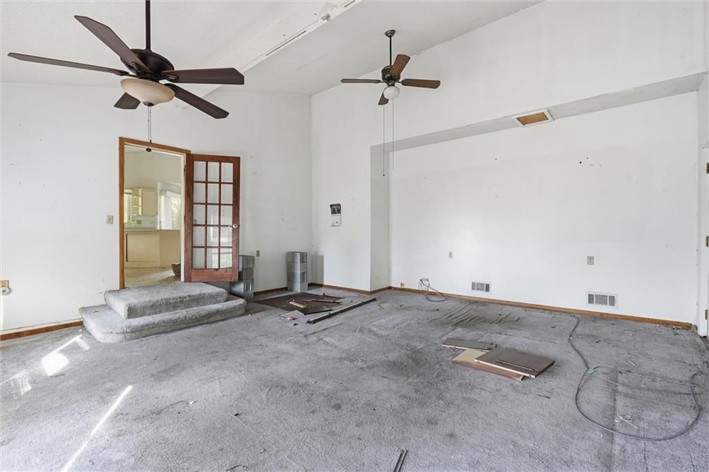 Photo 13 of 36 - 23900 E State Route EE Highway, Harrisonville, MO 64701