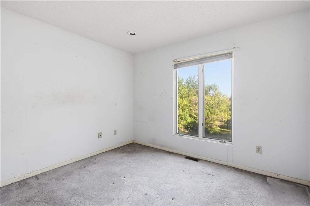 Photo 21 of 36 - 23900 E State Route EE Highway, Harrisonville, MO 64701