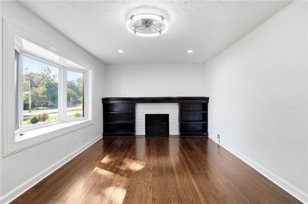 Photo 8 of 35 - 11216 W 61ST Place, Shawnee, KS 66203