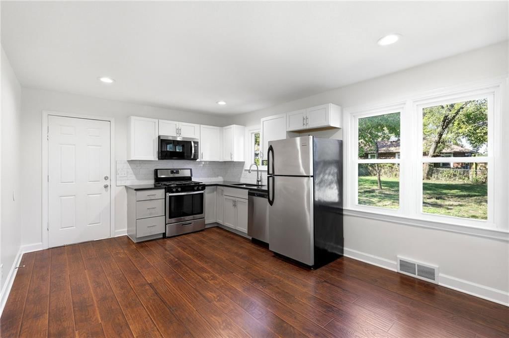 Open floor plan, stainless steel appliances and breakfast nook at 11216 W 61ST Place, Shawnee, KS 66203