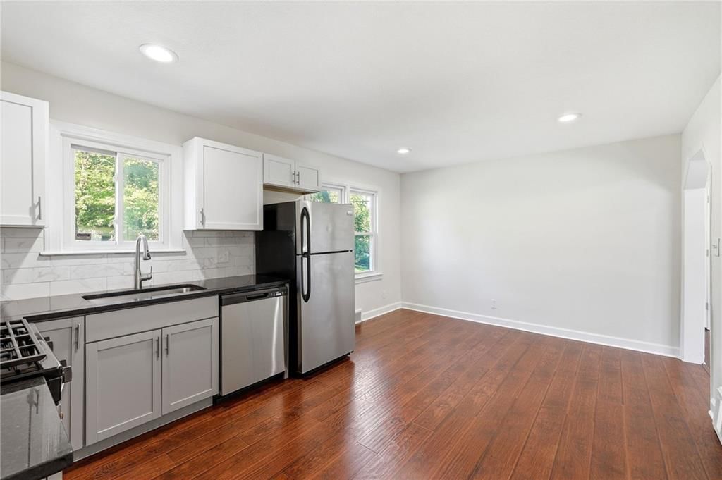 Photo 12 of 35 - 11216 W 61ST Place, Shawnee, KS 66203