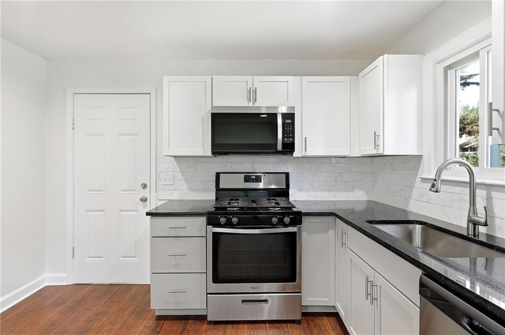 Photo 14 of 35 - 11216 W 61ST Place, Shawnee, KS 66203