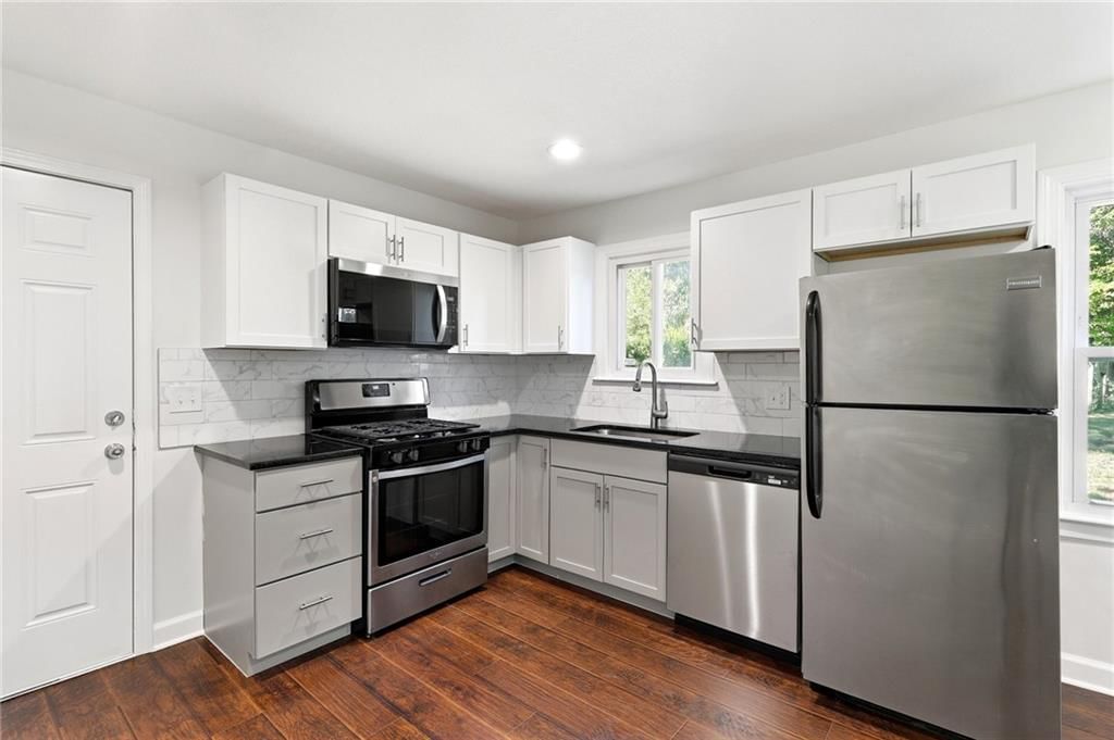 Photo 15 of 35 - 11216 W 61ST Place, Shawnee, KS 66203