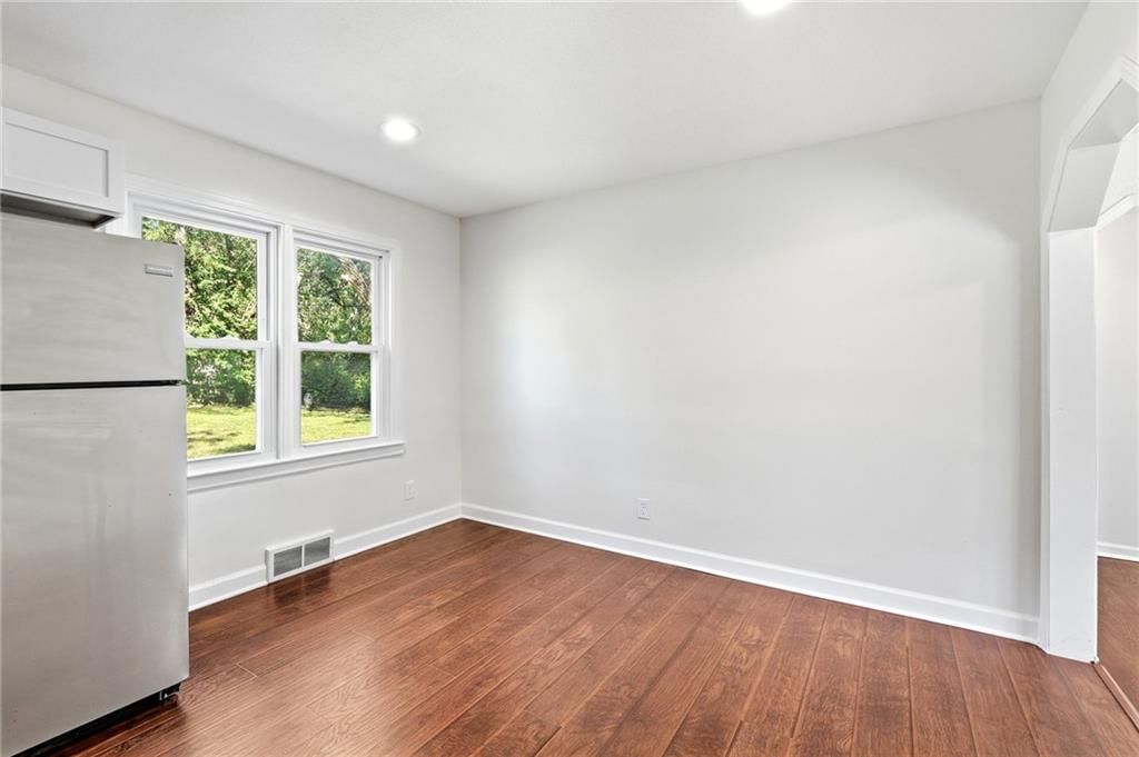 Photo 16 of 35 - 11216 W 61ST Place, Shawnee, KS 66203