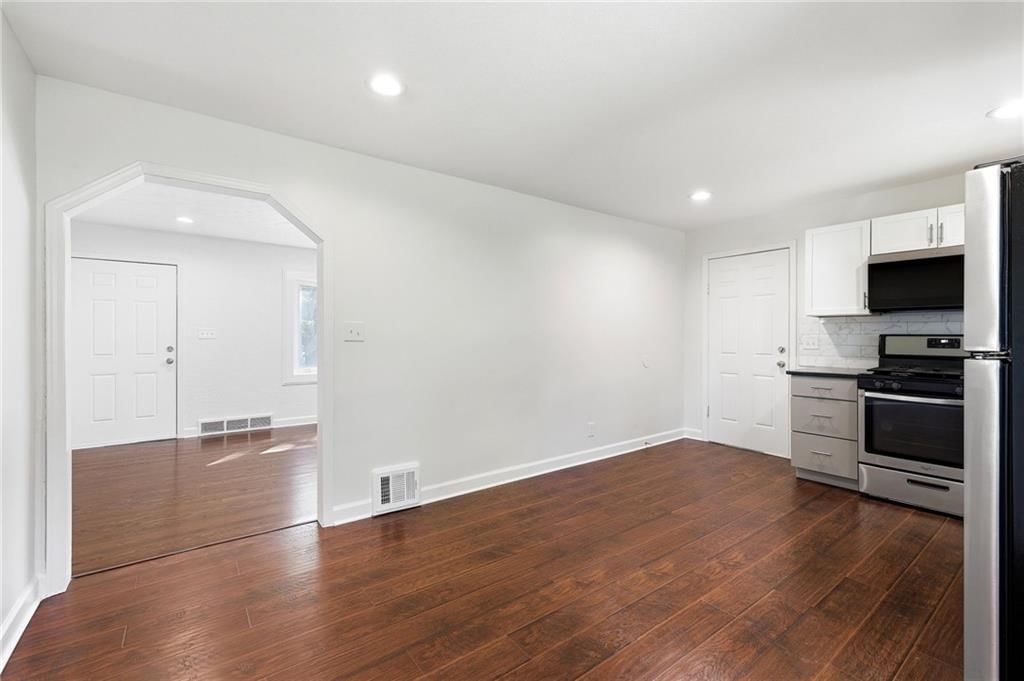 Photo 17 of 35 - 11216 W 61ST Place, Shawnee, KS 66203