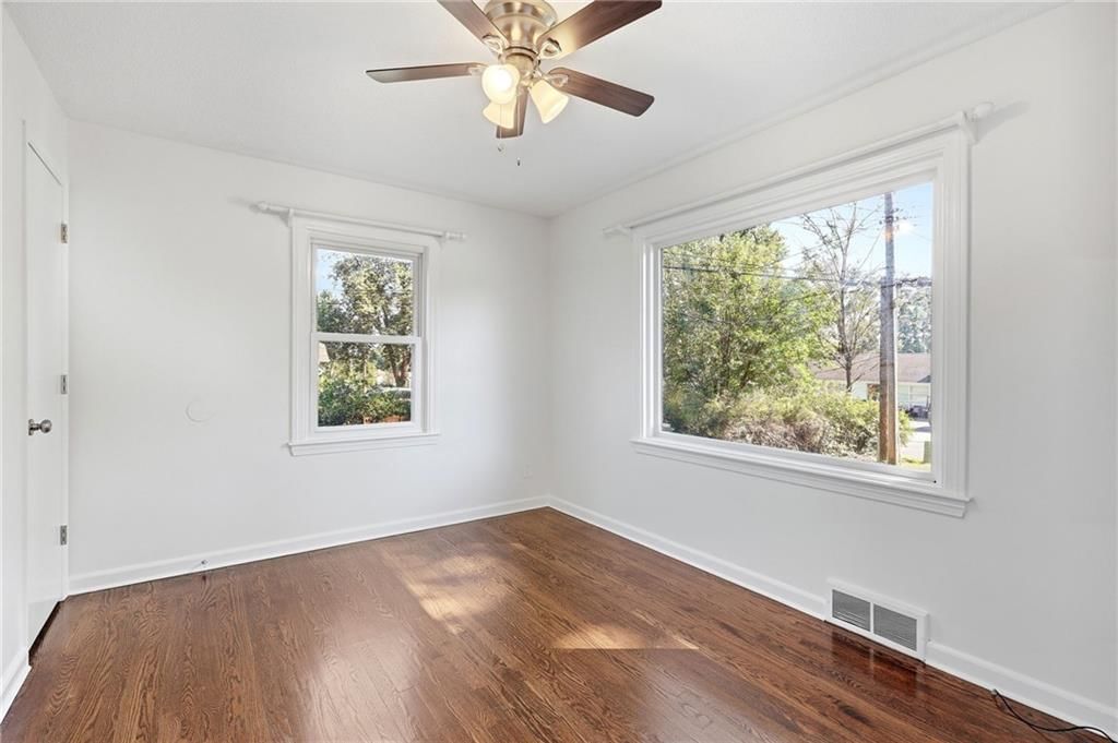 Photo 19 of 35 - 11216 W 61ST Place, Shawnee, KS 66203