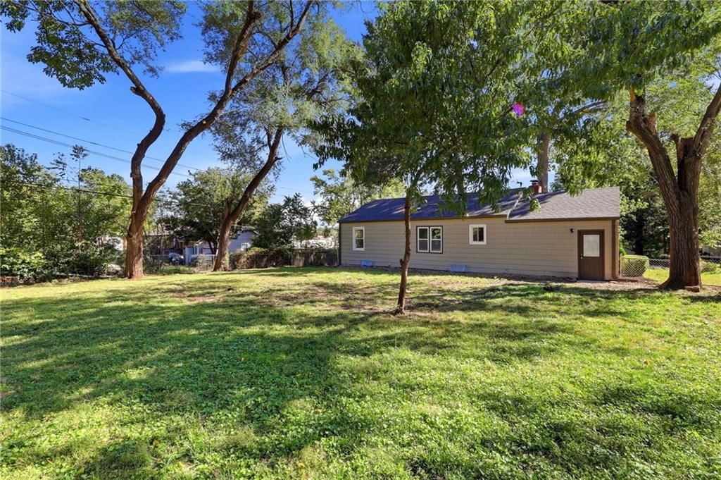 Photo 30 of 35 - 11216 W 61ST Place, Shawnee, KS 66203