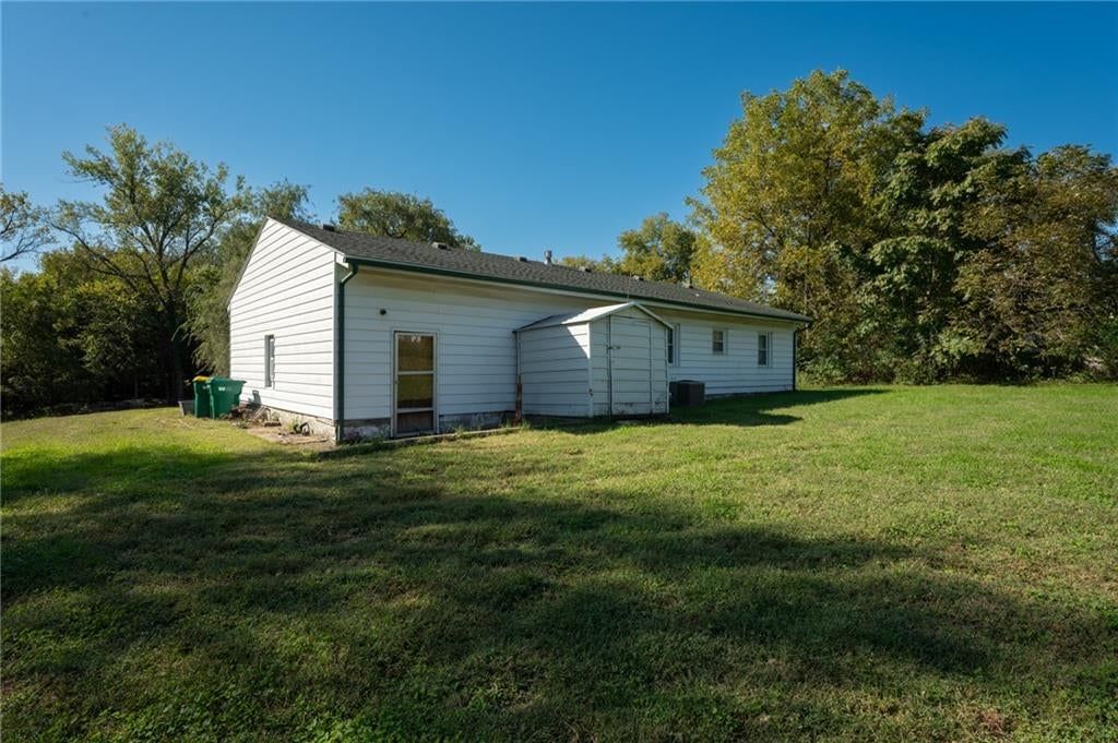 Big backyard, fenced yard and flat lot at 1135 S 55th Street, Kansas City, KS 66007