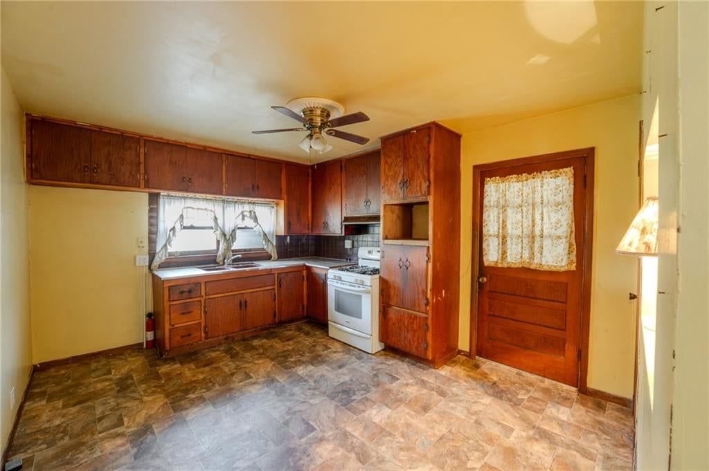 Kitchen backsplash at 1135 S 55th Street, Kansas City, KS 66007