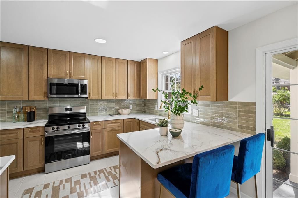 Shaker cabinets and stainless steel appliances at 5419 W 100th Terrace, Overland Park, KS 66207