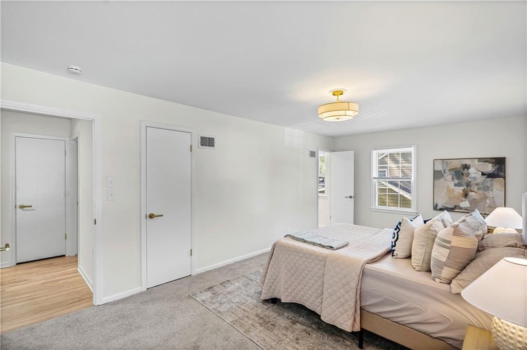 Photo 22 of 49 - 5419 W 100th Terrace, Overland Park, KS 66207