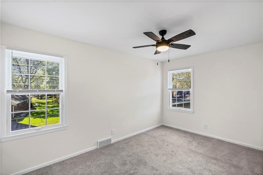 Photo 27 of 49 - 5419 W 100th Terrace, Overland Park, KS 66207
