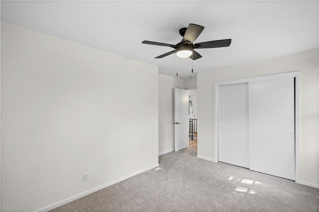 Photo 28 of 49 - 5419 W 100th Terrace, Overland Park, KS 66207