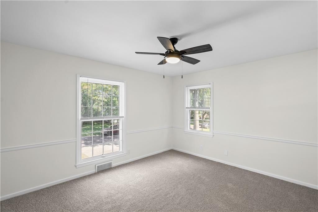 Photo 32 of 49 - 5419 W 100th Terrace, Overland Park, KS 66207