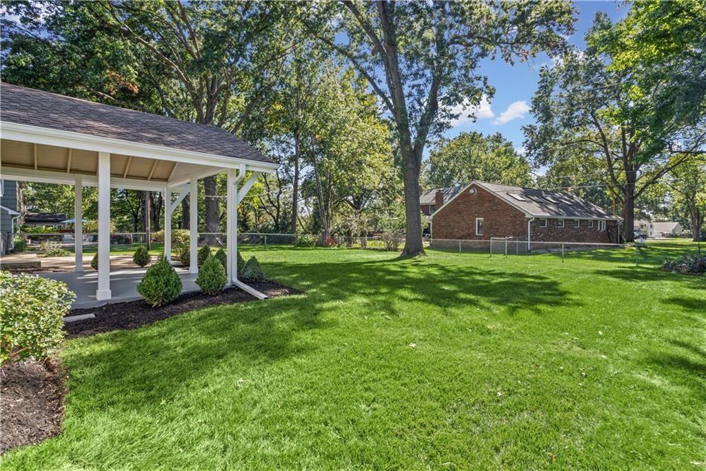 Photo 41 of 49 - 5419 W 100th Terrace, Overland Park, KS 66207