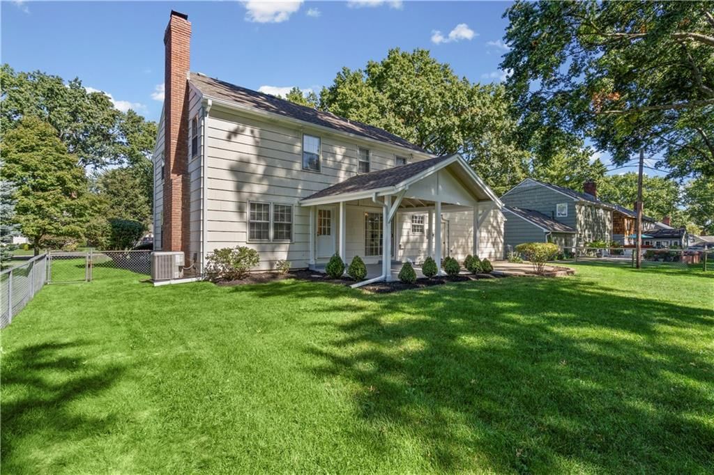 Photo 42 of 49 - 5419 W 100th Terrace, Overland Park, KS 66207