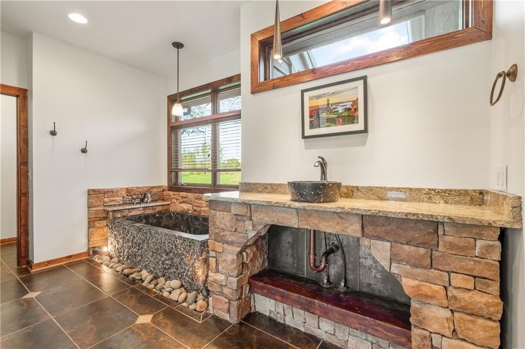 Freestanding tub at 20540 Pflumm Road, Bucyrus, KS 66013