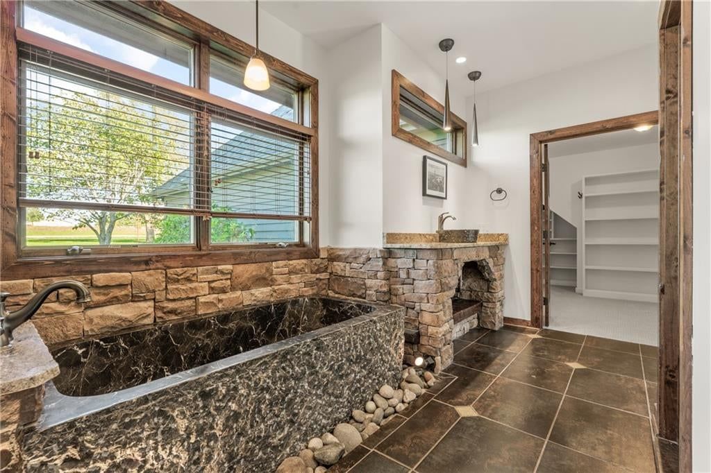 Photo 32 of 78 - 20540 Pflumm Road, Bucyrus, KS 66013